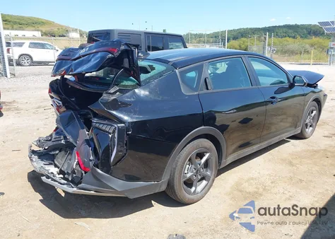 2025 Kia K4 Lxs из США, поврежденный, VIN 3KPFT4DE6SE025624